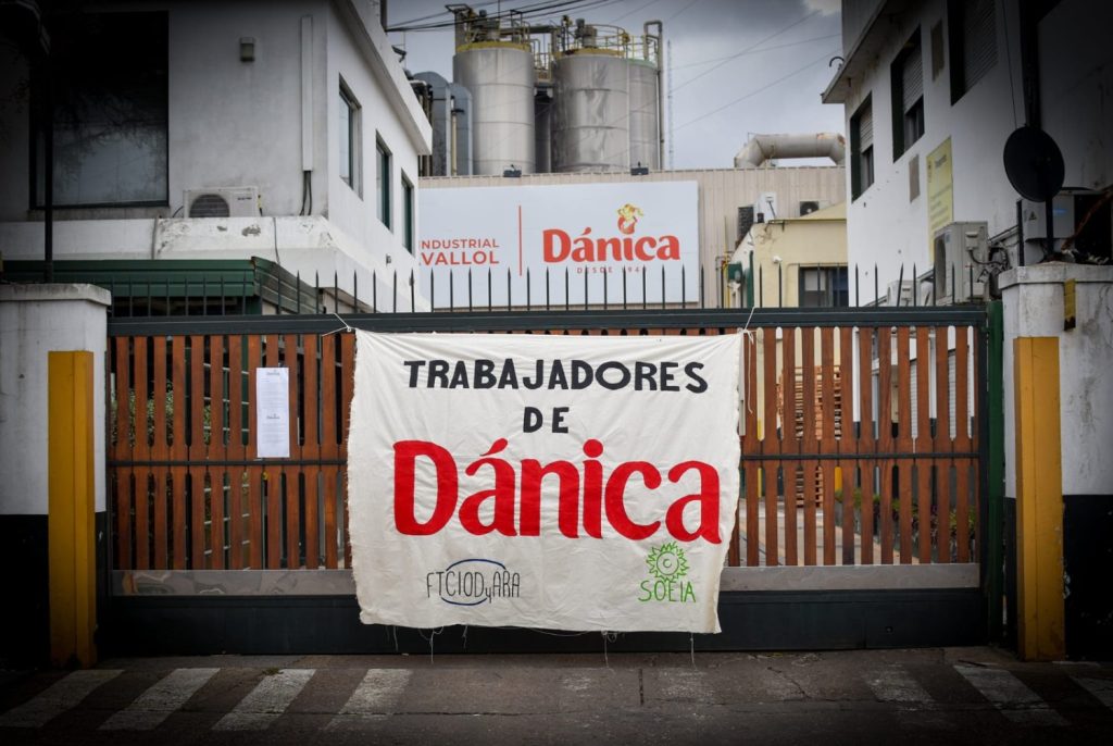 Trabajadores de Dánica movilizan contra el vaciamiento de la planta de Llavallol: «Quieren dejar a 150 familias en la calle»