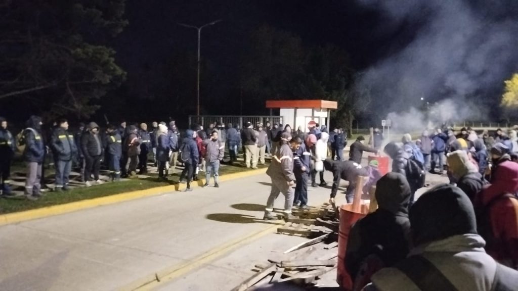 Por la recesión y las importaciones, Acindar suspende a 700 trabajadores de su planta en Villa Constitución