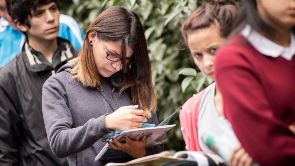 Empleo registrado: cae el empleo privado y público y crecen los monotributistas