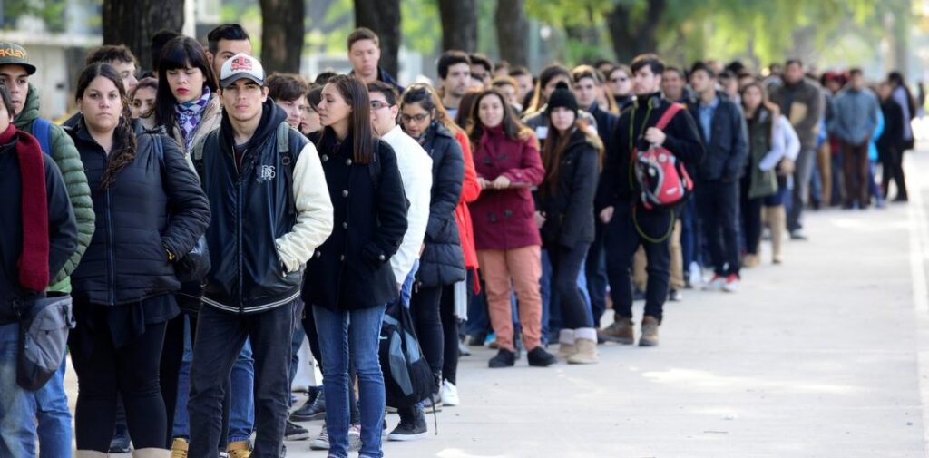 La UBA organiza una feria de empleo con oportunidades para estudiantes y graduados: cuándo es y cómo participar